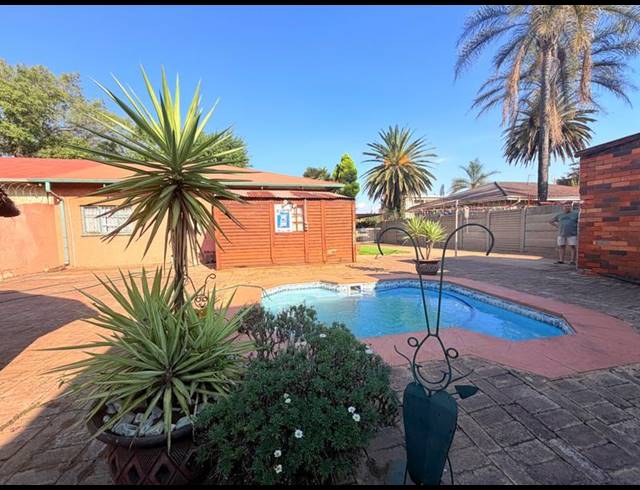 2 BEDROOM HOUSE FOR SALE IN VANDERBIJLPARK CW 2